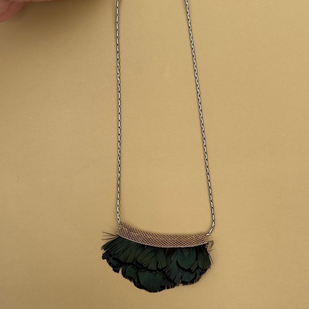 Elegant Green Feather Necklace